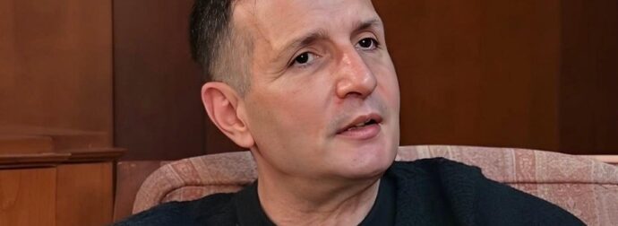 Δημήτρης Μπάσης: «Σκέφτομαι να μετακομίσω μόνιμα στο χωριό μου, είμαι 33 χρόνια στην Αθήνα»