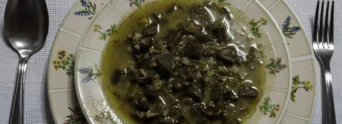 Όλοι την τρώμε αλλά κανένας δεν ξέρει τι σημαίνει – Τι συμβολίζει η μαγειρίτσα το Μεγάλο Σάββατο