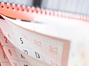 Αργίες: Ο μήνας που συνδυάζει δύο τριήμερα και το μοναδικό τετραήμερο του 2026