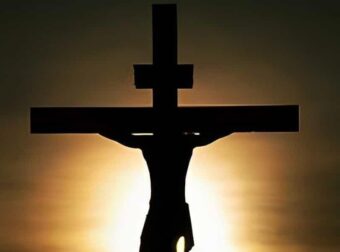 Κορυφαίος ιατροδικαστής εξηγεί τι συνέβη στο Χριστό πάνω στον Σταυρό