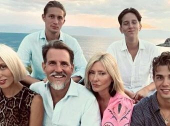 Παύλος Ντε Γκρες – Μαρί Σαντάλ: Πάσχα μαζί με τα παιδιά τους – Φωτογραφίες από το εξοχικό τους