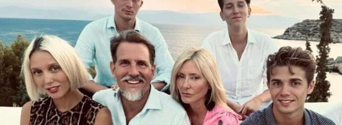 Παύλος Ντε Γκρες – Μαρί Σαντάλ: Πάσχα μαζί με τα παιδιά τους – Φωτογραφίες από το εξοχικό τους