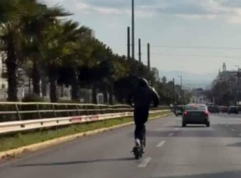Συγγρού: Οδηγούσε ηλεκτρικό πατίνι στην αριστερή λωρίδα, δείτε βίντεο