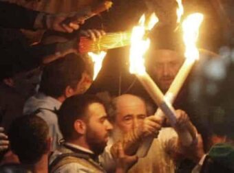 Άγιο Φως: Γιατί το παίρνει μόνο ο Ελληνορθόδοξος Πατριάρχης