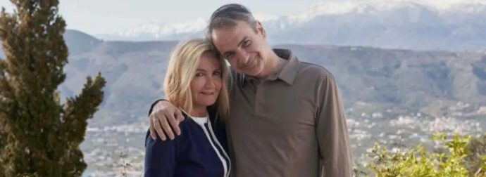 Kυριάκος Μητσοτάκης: Η τρυφερή φωτογραφία με τη σύζυγό του Μαρέβα Γκραμπόφσκι στα Χανιά και οι ευχές για το «Χριστός Ανέστη»