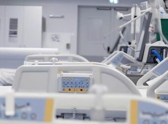 Ακρωτηριάστηκε το δάχτυλο 19χρονου από σαΐτα – Τραυματίστηκε στο μάτι ο φίλος του