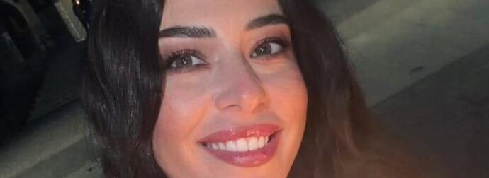 Αγνώριστη, πανέμορφη πασίγνωστη Ελληνίδα – Ανέβασε φωτογραφία για Καλό Πάσχα και όλοι ψάχνουν να βρουν ποια είναι.