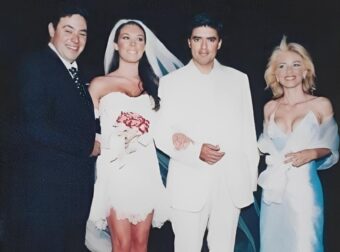 Με μίνι νυφικό, ξώφτερνο πέδιλο, πεντικιούρ που έβγαζε μάτι: Η Στεφανίδου ήταν η πιο κουλ νύφη, 22 χρόνια πριν