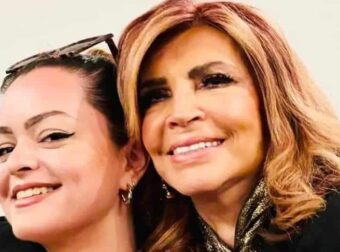 Μιμή Ντενίση: Οι φωτογραφίες από το πασχαλινό τραπέζι με την κόρη της, Μαριτίνα και τον σύντροφό της