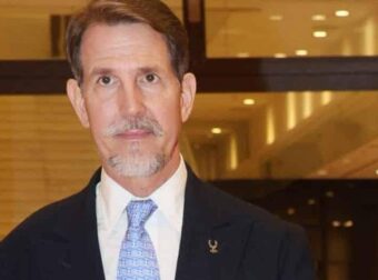 Παύλος Ντε Γκρες: Η επίσκεψη στο Άγιο Όρος και το μήνυμα για το φετινό Πάσχα