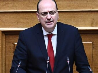 Ο Μακάριος Λαζαρίδης παρουσίασε on air το πτυχίο του: «Δεν θα απολογηθώ για επιλογές ζωής πριν από 40 χρόνια»