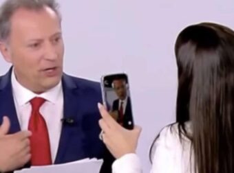 Σάλος με Αφροδίτη Λατινοπούλου στον αέρα: «Με εμποδίζετε, με χτυπήσατε;»