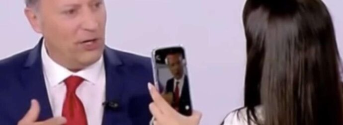 Σάλος με Αφροδίτη Λατινοπούλου στον αέρα: «Με εμποδίζετε, με χτυπήσατε;»