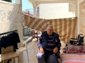 Πέθανε ο ανάπηρος 84χρονος που του είχαν κάνει έξωση από το σπίτι του στη Χαλκιδική