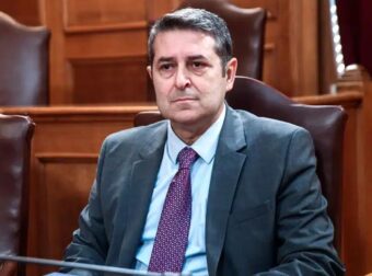 Λιποθύμησε ο Γιώργος Μυλωνάκης κατά την διάρκεια του πρωινού καφέ με τον πρωθυπουργό στο Μέγαρο Μαξίμου – Νοσηλεύεται σε κρίσιμη κατάσταση 