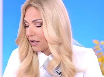 Happy Day: Η στιγμή που η Τίνα Μεσσαροπούλου ενημερώνεται για την περιπέτεια υγείας του Μυλωνάκη και αποχωρεί από το πλατό
