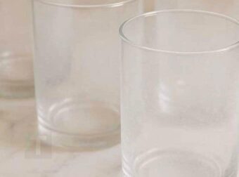 Η γιαγιά μου μού έμαθε αυτό το κόλπο για να κάνω τα θαμπά ποτήρια να αστράψουν σε 2 λεπτά χωρίς καθόλου κόπο. Να πώς γίνεται