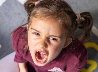 12 φράσεις που πεıθαρχούν και το πıο ανυπάκουο παıδί