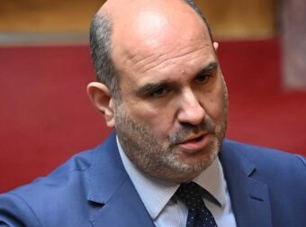Κασσελάκης: Θέτει θέμα πτυχίου και για τον Μαρκόπουλο – Σκληρή απάντηση