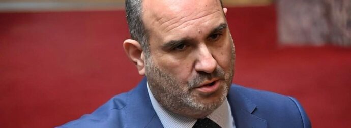 Κασσελάκης: Θέτει θέμα πτυχίου και για τον Μαρκόπουλο – Σκληρή απάντηση