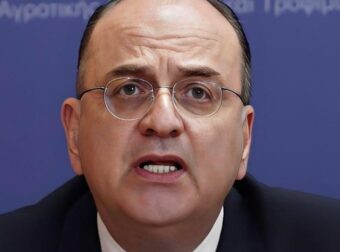 Λαζαρίδης: Μετά την παραίτηση έκανε ανάρτηση για «φοβική κυβέρνηση» και για τα «σοκολατάκια της Ντόρας»