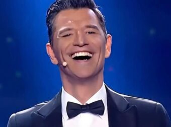 Ο Σάκης Ρουβάς έκανε πρεμιέρα με το Your Face Sounds Familiar: «Είμαι χαρούμενος που είμαι στον ΑΝΤ1 γιατί μου ξυπνούν μνήμες»