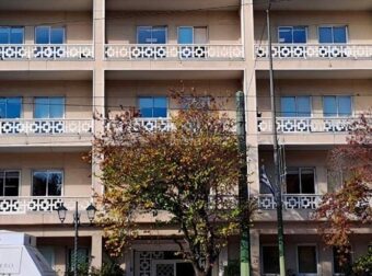 Θρήνος σήμερα στο Υπουργείο Τουρισμού – Γυναίκα έπεσε και σκοτώθηκε από την δεύτερο όροφο