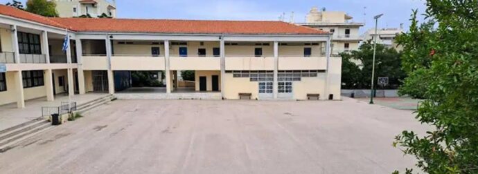 13χρονη έπεσε από μπαλκόνι σχολείου στο Χαϊδάρι, νοσηλεύεται διασωληνωμένη σε ΜΕΘ