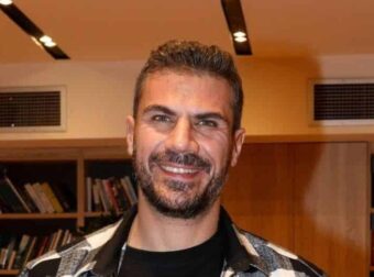 Άκης Πετρετζίκης: Η συνάντηση και η φωτογραφία με τον Τζέιμι Όλιβερ – «Μείνετε συντονισμένοι»