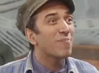 Δεν θα τον αναγνώριζε… ούτε ο Χάρης Ρώμας: Πως είναι σήμερα ο Τρελαντώνης από το Καφέ της Χαράς 20 χρόνια μετά