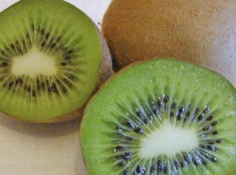 Οι γιατροί αποκαλύπτουν ότι η κατανάλωση ακτινίδιων προκαλεί…