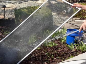 Μαυρίλα στις σίτες: To πανεύκολο κόλπο για να τις κάνετε να αστράφτουν