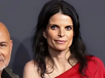 Αθηνά Ωνάση: Η σπάνια εμφάνιση σε επίδειξη μόδας στη Βαρκελώνη – Πανύψηλη και με τεράστια χέρια