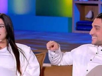 Μαριαλένα Ρουμελιώτη για τον γάμο της με τον Σάκη Κατσούλη: «Δεν ήταν καν στα πλάνα μας να καλέσουμε τον Τριαντάφυλλο»