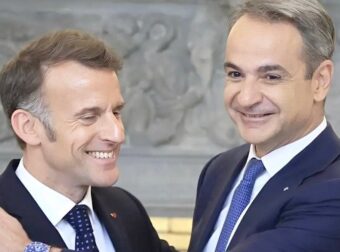 Τα μηνύματα Μητσοτάκη και Μακρόν και η «μπετόν αρμέ» αδιαπραγμάτευτη ρήτρα αμοιβαίας συνδρομής