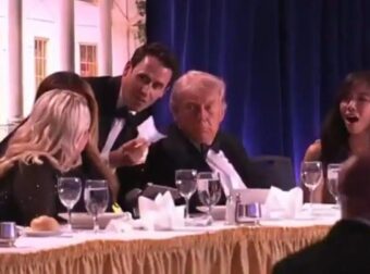 Συναγερμός στον Λευκό Οίκο: Απομακρύνθηκε από δείπνο ο Τραμπ μετά από αναφορές για πυροβολισμούς