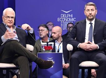 «Εσείς με ποιους θέλετε να κάνουμε;»: Η ερώτηση του Πρετεντέρη που προκάλεσε τον εκνευρισμό και την ειρωνεία του Νίκου Ανδρουλάκη