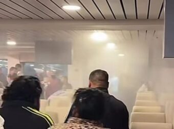 «Άνοιξαν οι ουρανοί» μέσα στο πλοίο «Νήσος Σάμος» αφού τσιγάρο που άναψε επιβάτης ενεργοποίησε το σύστημα πυρόσβεσης