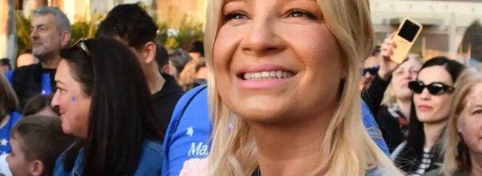 Μαζί με τον καλύτερο φίλο της: Όλοι μιλάνε για την εμφάνιση της Φαίης Σκορδά στο Walk for Wishes του Make A Wish αγκαλιά με το σκυλάκι της