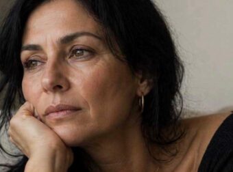 O σύζυγος μου με λέει άχρnστn και με αποδοκιμάζει σε κάθε τι που κάνω. Τι πρέπει να κάνω;