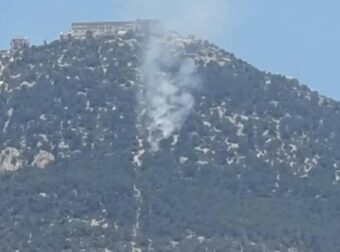 Φωτιά στην Πάρνηθα: Επιχειρούν ισχυρές δυνάμεις της πυροσβεστικής και 4 αεροσκάφη