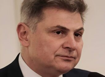 Ο Νικόλας Φαραντούρης στο ΠΑΣΟΚ: «Ενώνω τη φωνή μου για διαφάνεια και πολιτική αλλαγή»