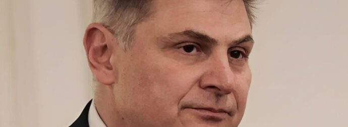 Ο Νικόλας Φαραντούρης στο ΠΑΣΟΚ: «Ενώνω τη φωνή μου για διαφάνεια και πολιτική αλλαγή»