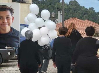 Θρήνος στην κηδεία του 13χρονου Κωνσταντίνου που σκοτώθηκε με πατίνι – Με λευκά μπαλόνια το τελευταίο αντίο