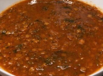 Συνταγή για φακές με το μυστικό μπαχαρικό που απογειώνει τη γεύση τους