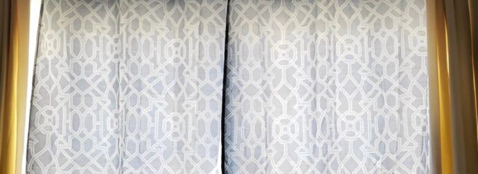 Πρέπει οι κουρτίνες να ακουμπούν στο πάτωμα; Τι λένε οι ειδικοί για το σωστό μήκος