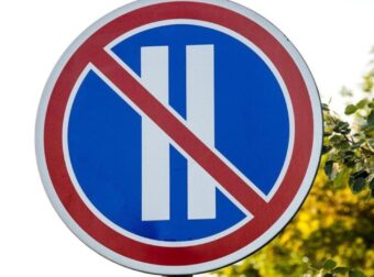9 στους 10 οδηγούς ΝΟΜΙΖΟΥΝ ότι ξέρουν τι σημαίνει αυτό το σήμα – Τι πρέπει να κάνεις μόλις το δεις μπροστά σου – Το «τσουχτερό» πρόστιμο