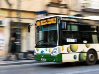 Υπουργείο Μεταφορών: 700 οδηγοί λεωφορείων δήλωναν ασθένεια και δούλευαν στα τουριστικά πούλμαν