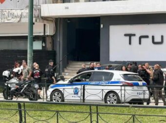 Σοκ στην Αθήνα: Μεθυσμένος πυροβόλησε γυναίκα σε μπαρ