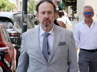 Γιάννης Παπαμιχαήλ: Η ανάρτηση για τα αντικείμενα της Αλίκης – «Είμαι εδώ για να προστατεύω το όνομα της μητέρας μου»